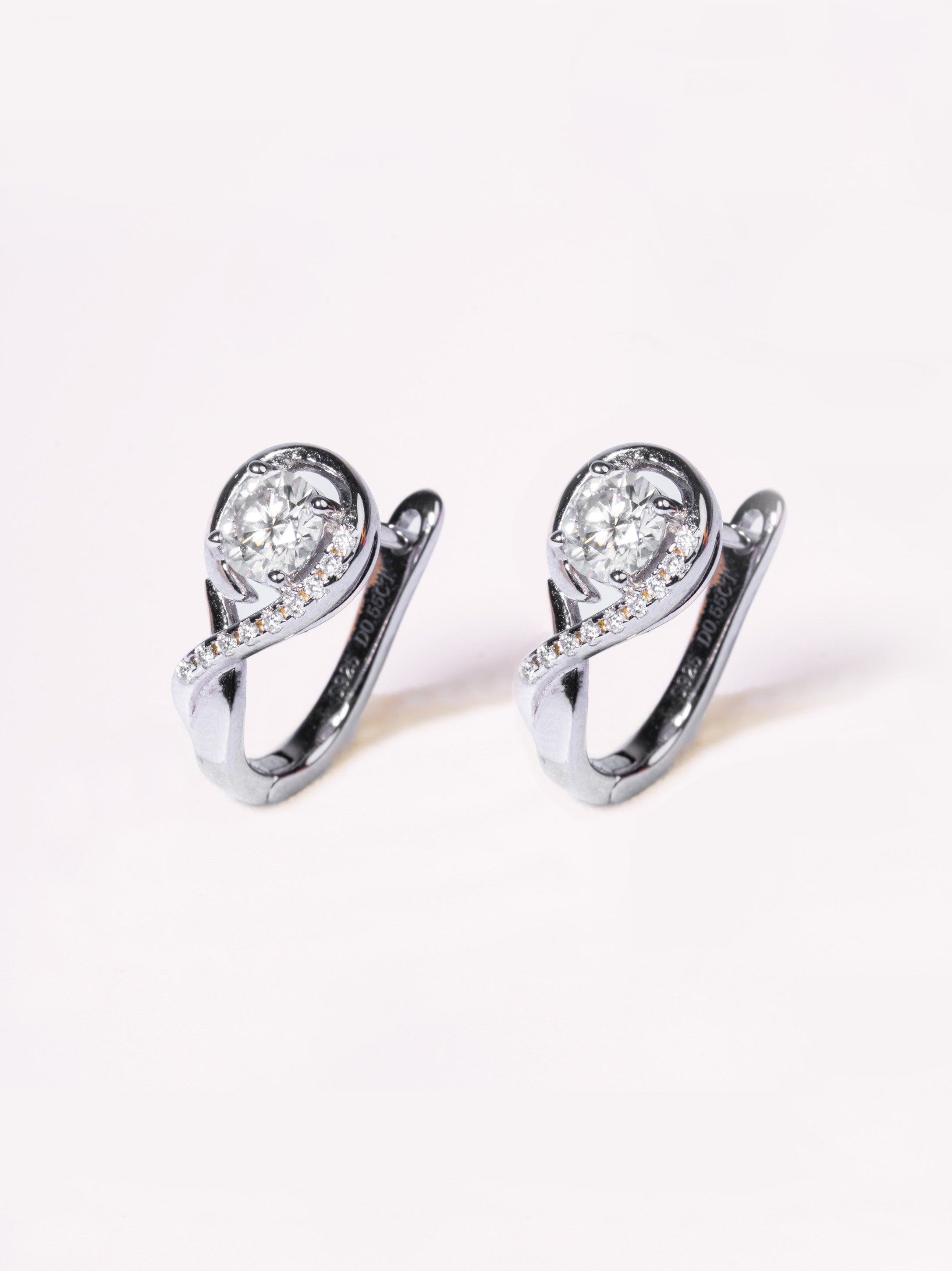 925 sterling silver moissanite twist huggie earrings �? diamond-alternative swirl huggies, anti-tarnish and waterproof for everyday-luxury and evening wear.