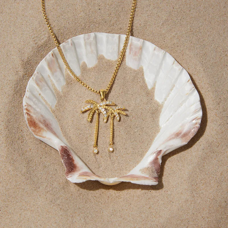 Close-up of beach shell pendant necklace �? 18k gold-plated shell pendant for summer and casual styling.