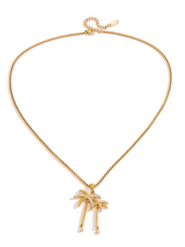 Styled view of beach shell pendant necklace �? 18k gold-plated beach-inspired shell pendant for summer and gifting.