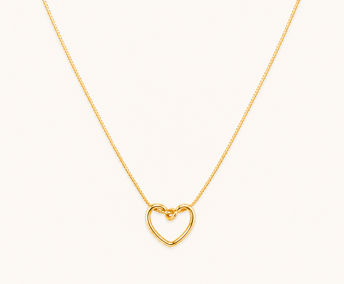Classic simple heart pendant necklace designed for daily commute and office wear