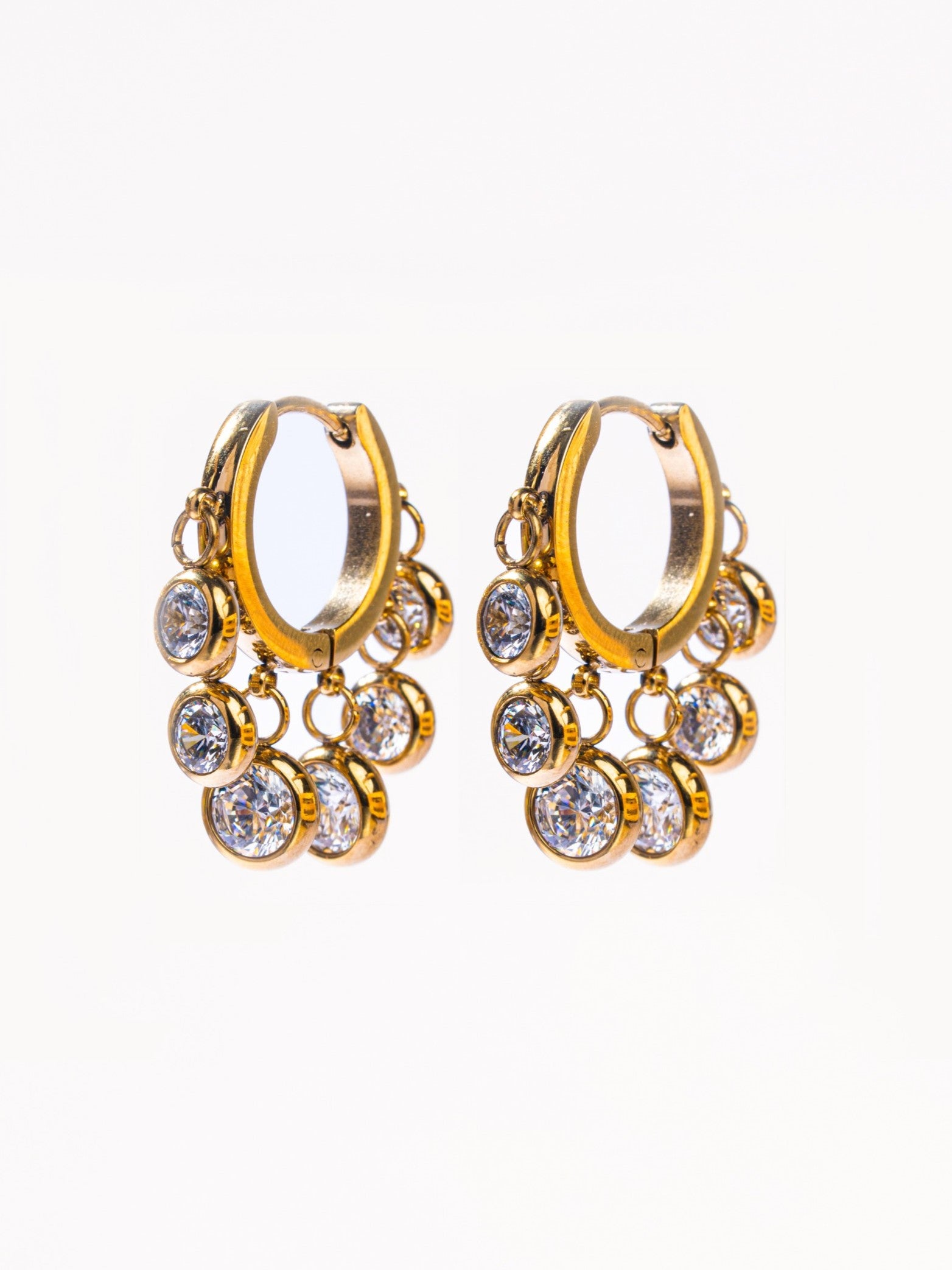 18k gold-plated everyday hoop earrings �? anti-tarnish, waterproof, lightweight go-to hoops for office and evening.