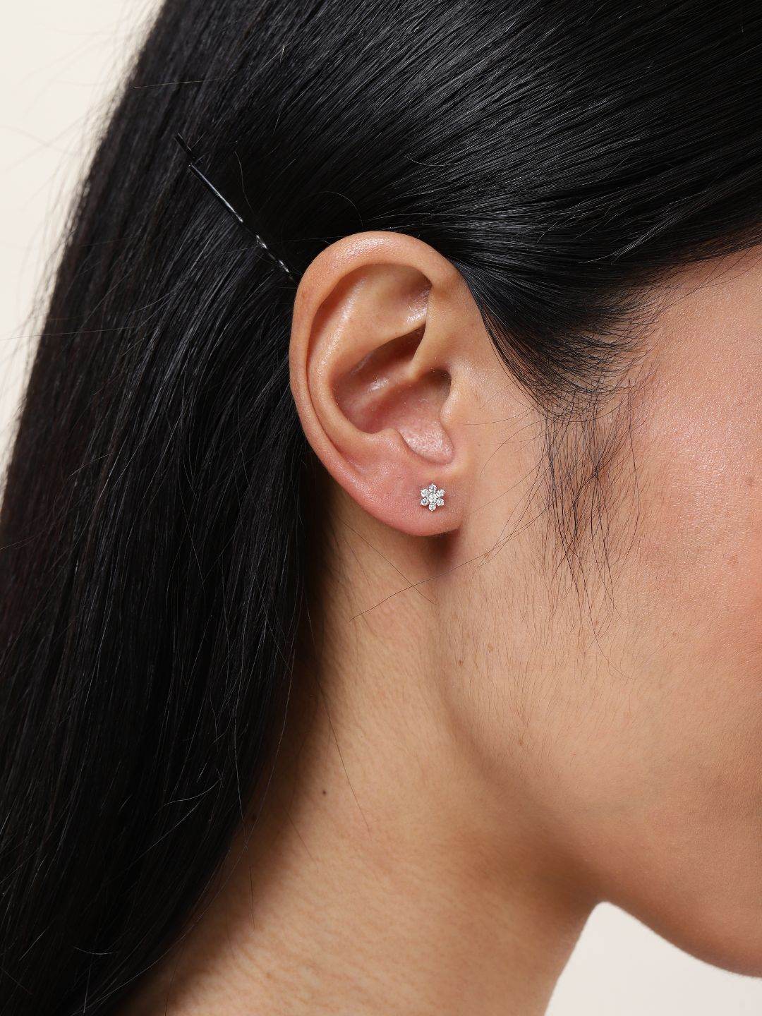 Snowflake Stud Earrings with Sparkling Crystals - Luxevogue