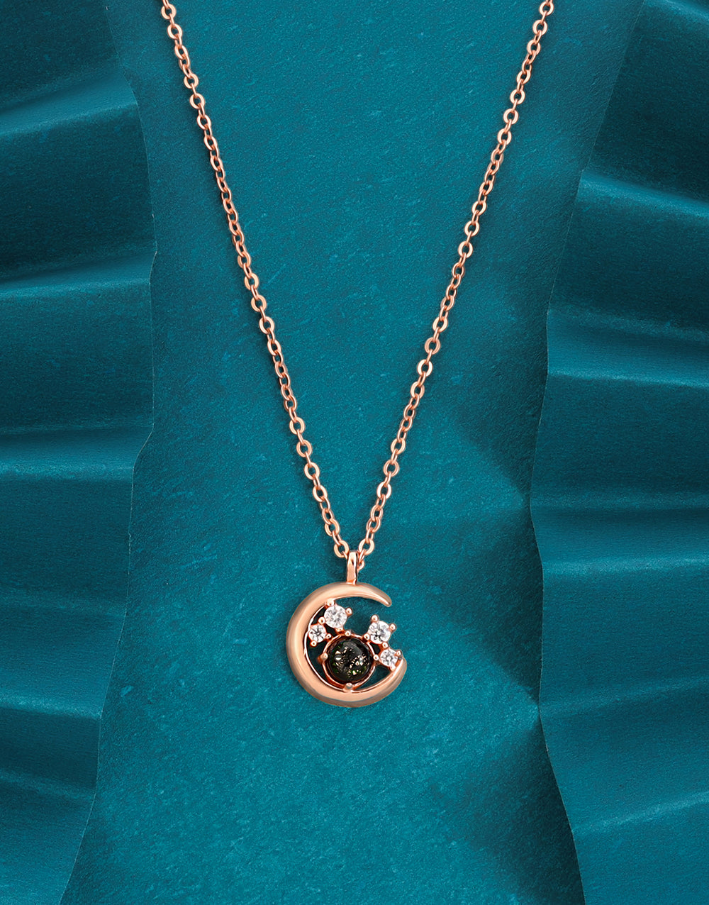 Elegant Circular Pendant Necklace with Dark Gemstone