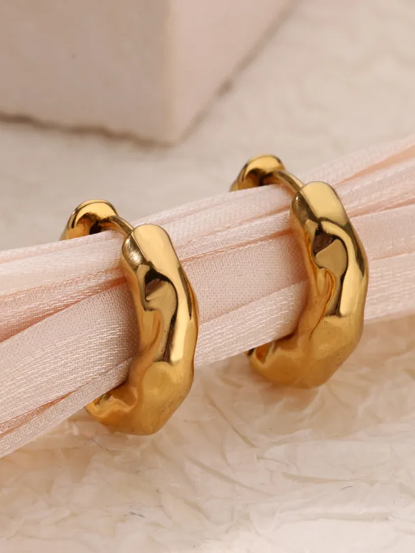 18k gold-plated chunky hoop earrings �? anti-tarnish, waterproof, hypoallergenic bold gold hoops for everyday wear.