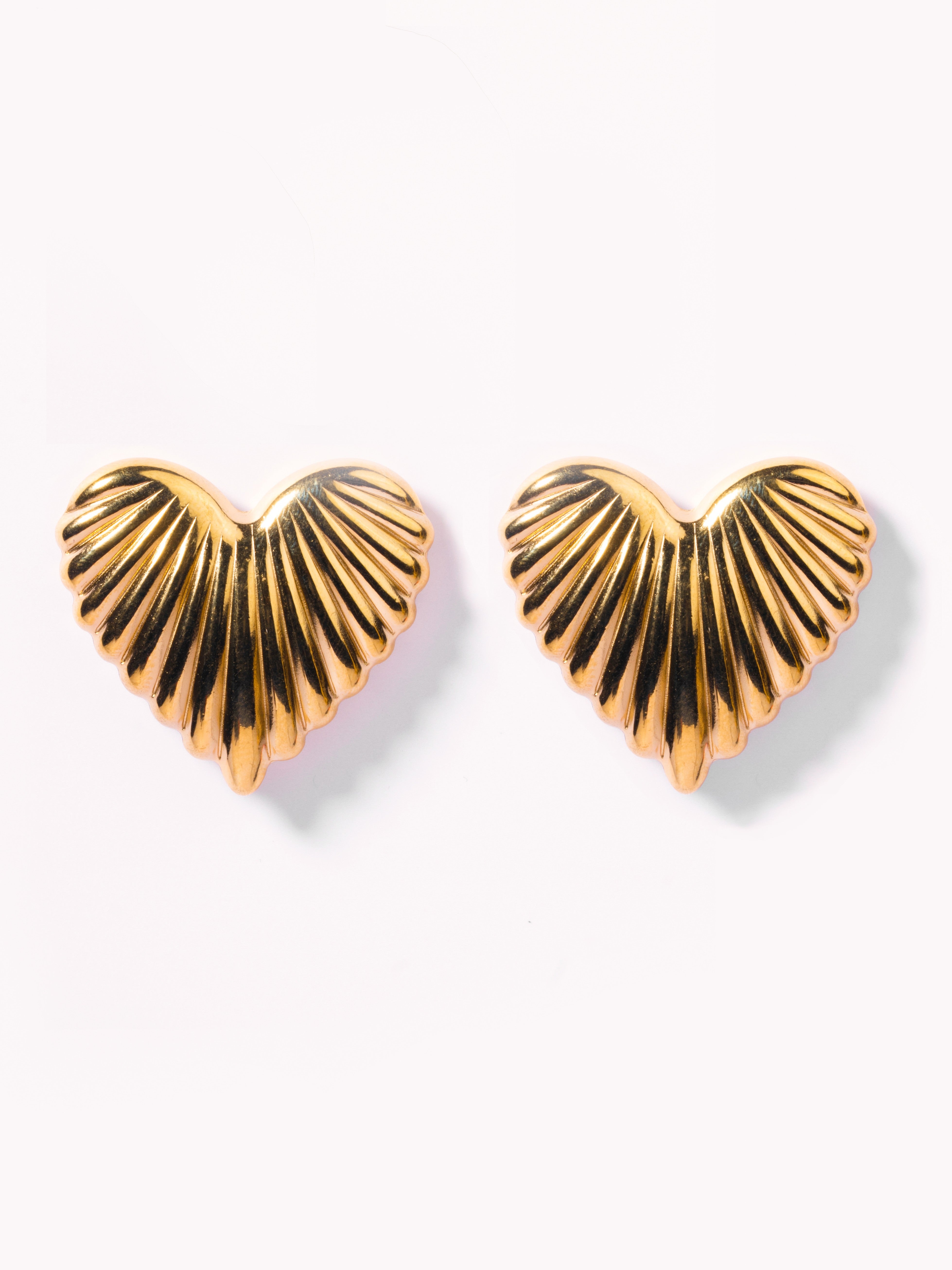 18k gold-plated heart stud earrings �? sweet minimal hypoallergenic heart studs, anti-tarnish and waterproof for everyday and casual wear.