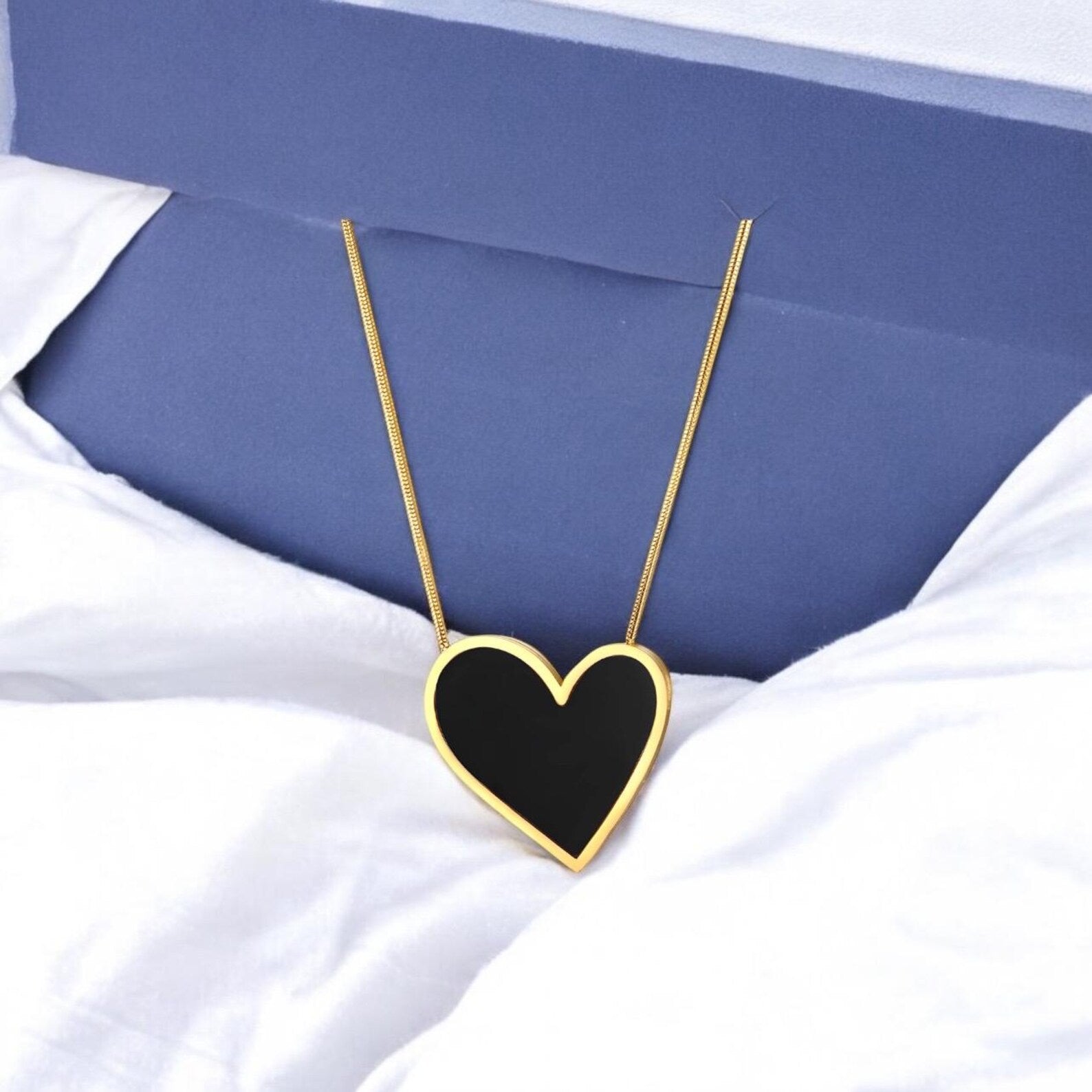 heart-pendant-necklace-with-black-enamel