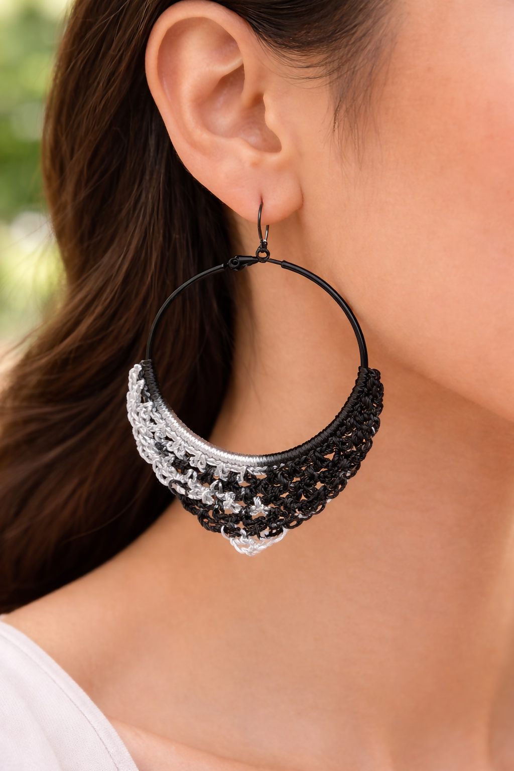 Monochrome mesh earrings