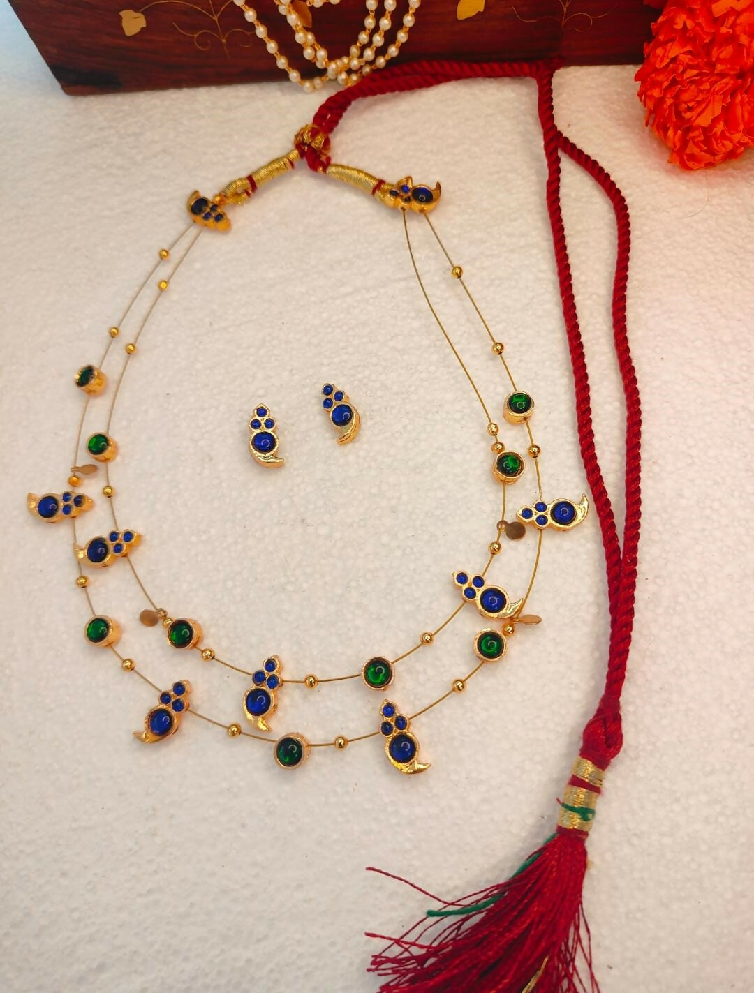 Dual layered paisley motif necklace blue green