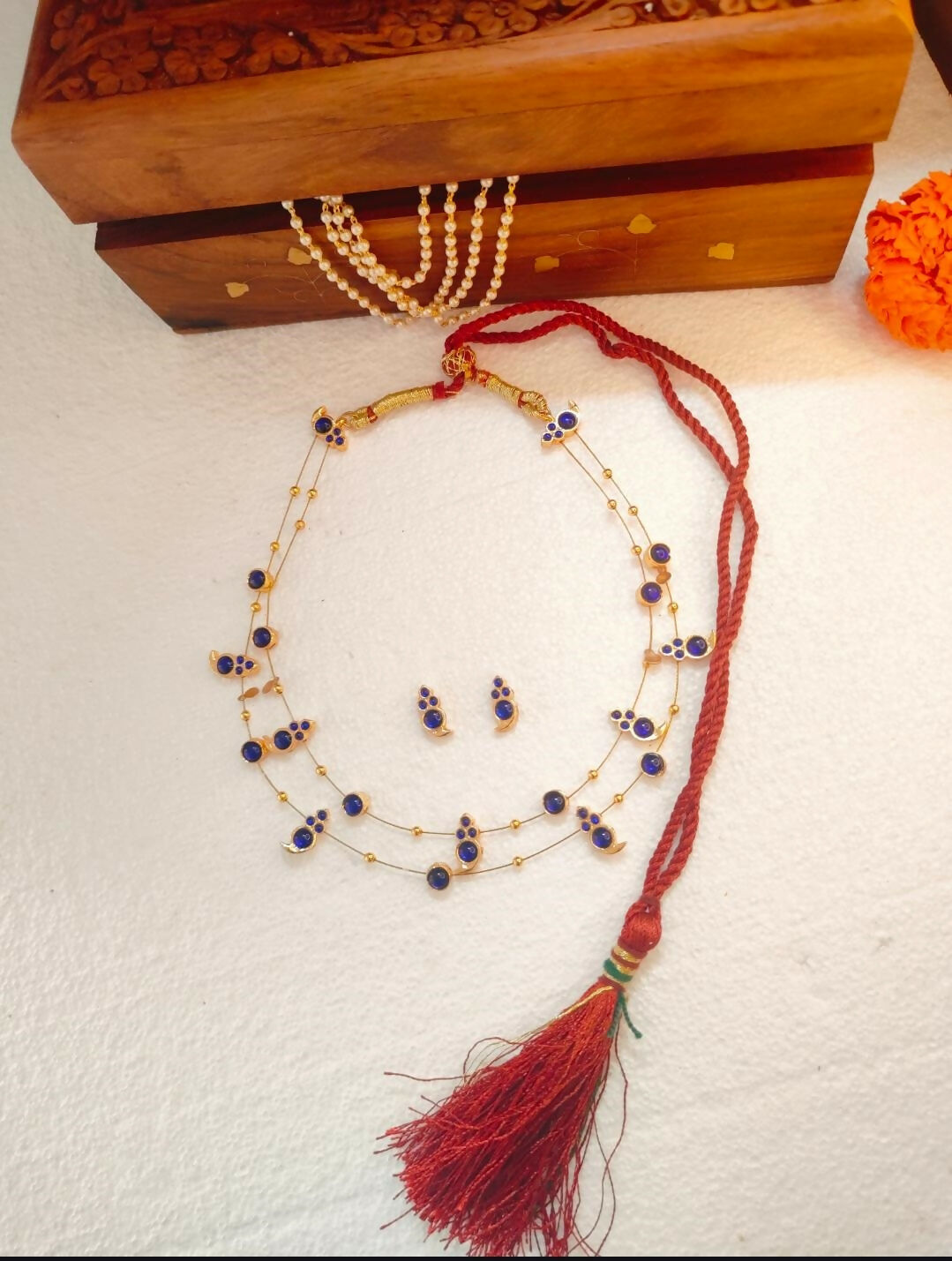 2 Layered paisley motif necklace blue