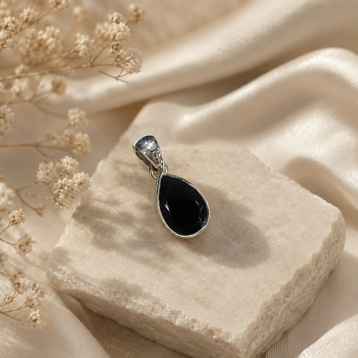 noctis-black-onyx-pendant-925-sterling-silver